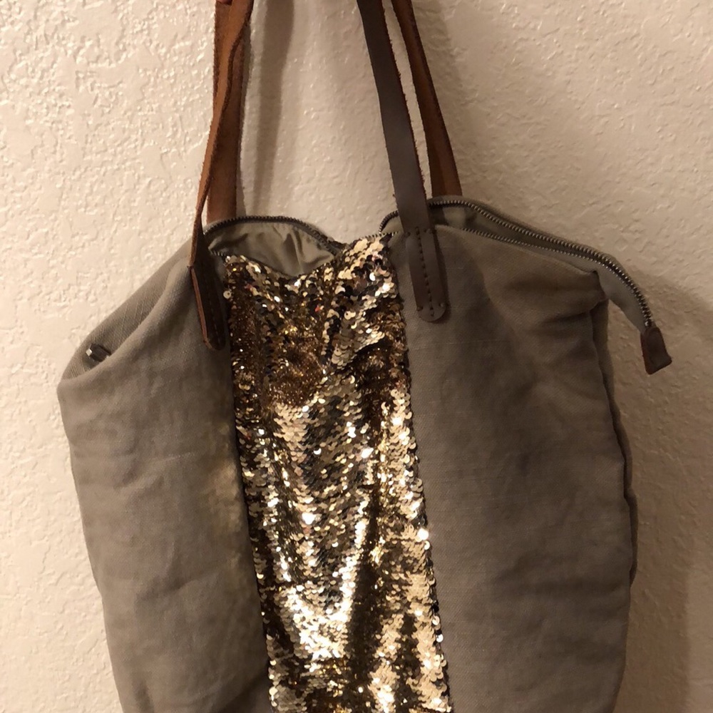 Gap purse